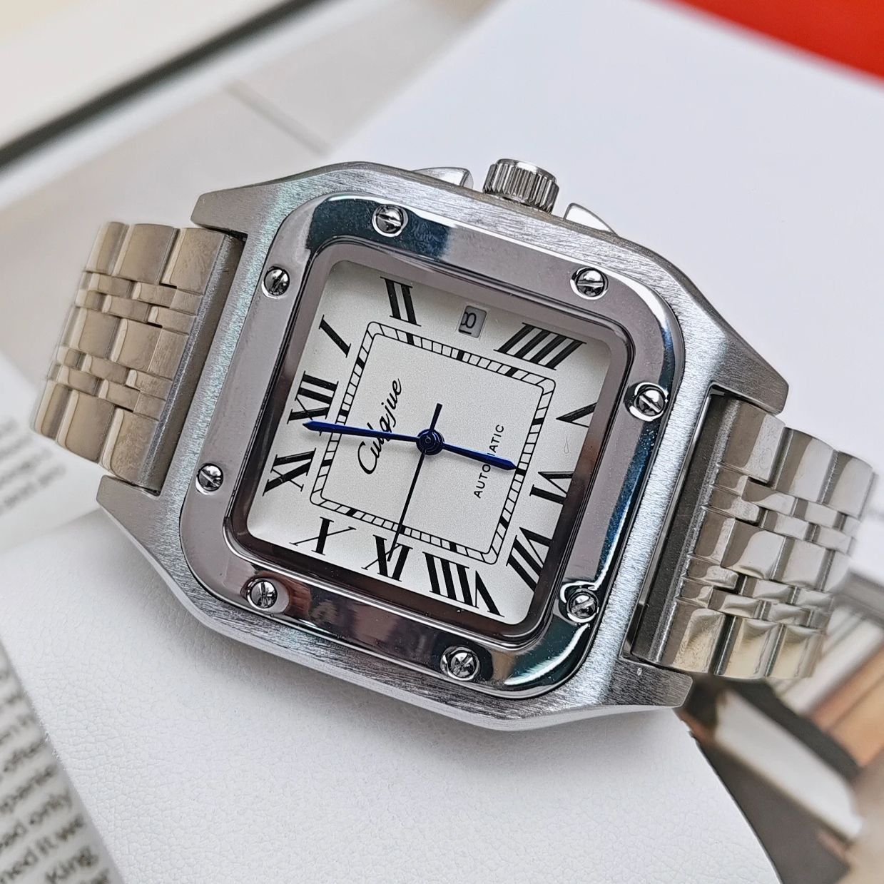 นาฬิกาธุรกิจสุดหรูสำหรับผู้ชาย - Cartier Watch Tank บทวิจารณ์และราคา